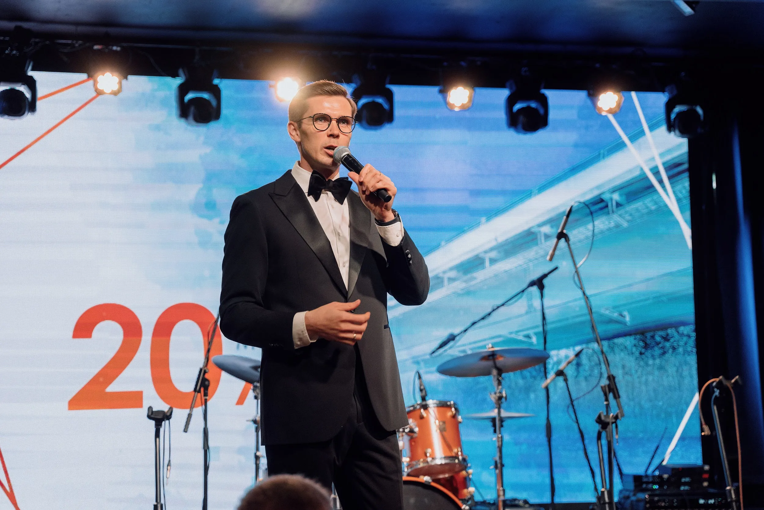 Ведущий Олег Ефимкин