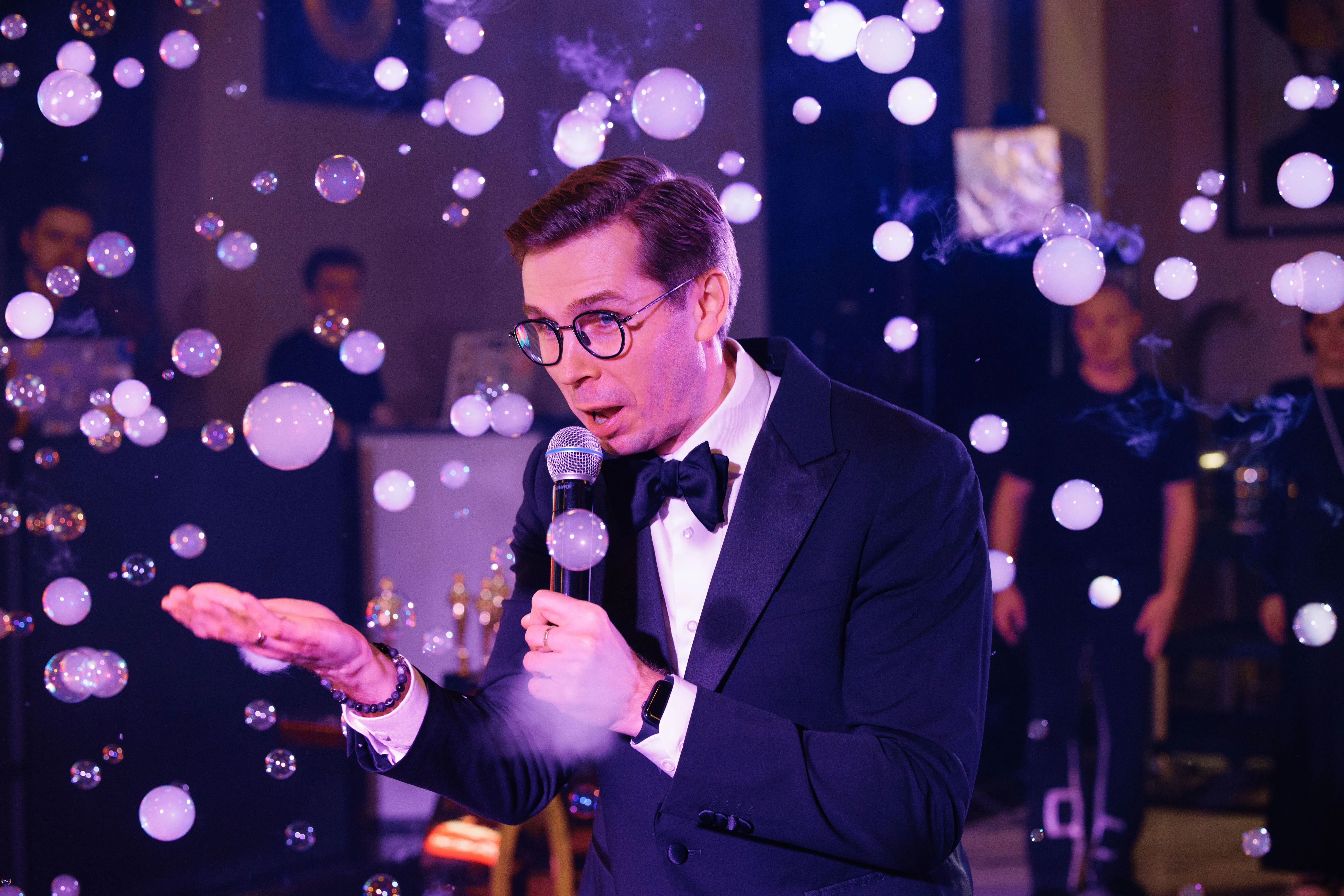 Ведущий Олег Ефимкин